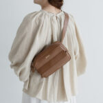 LEATHER BODY BAG brown