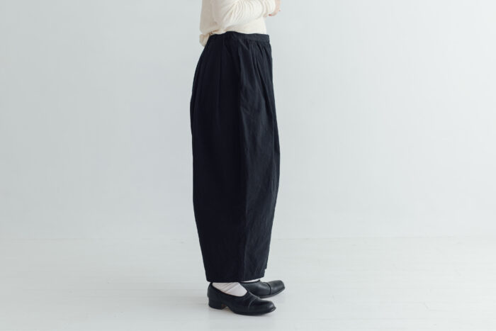 予約 R244 CAMILLE TUCK PANTS noir  9月末〜10月初 2