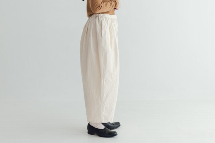 予約 R244 CAMILLE TUCK PANTS ecru  9月末〜10月初 2