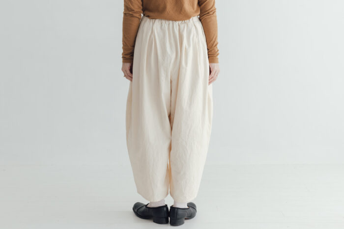 予約 R244 CAMILLE TUCK PANTS ecru  9月末〜10月初 3