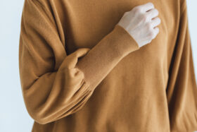 予約 G1034 GATHER SLEEVE KNIT PULL OVER camel 2月末〜3月初 4